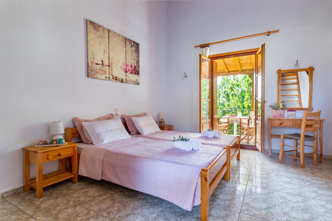 Smaragdi Rooms And Studios Skopelos Exterior foto