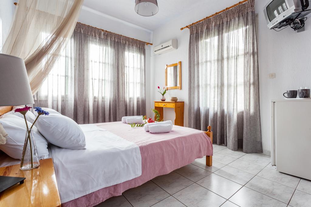 Smaragdi Rooms And Studios Skopelos Exterior foto